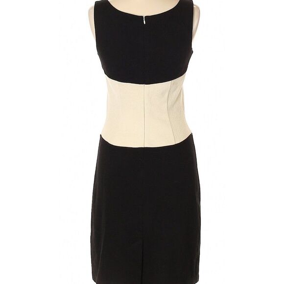 Figure Hugging Corselet Dress - Picture 2 of 5